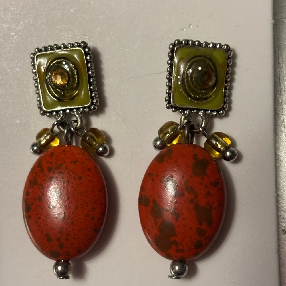 Earrings pierced in burnt orange and jade green color